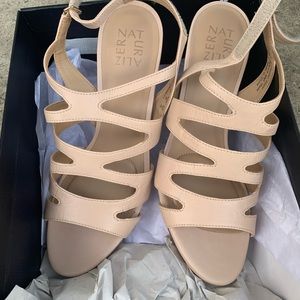 Naturalizer women’s size 9 high heels brand new never worn color Ivory